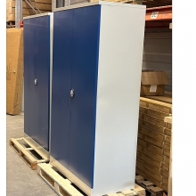 ISO TERÄSKAAPPI 4:llä hyllyllä 1950x1100x550, Pieni kuljetusvaurio!